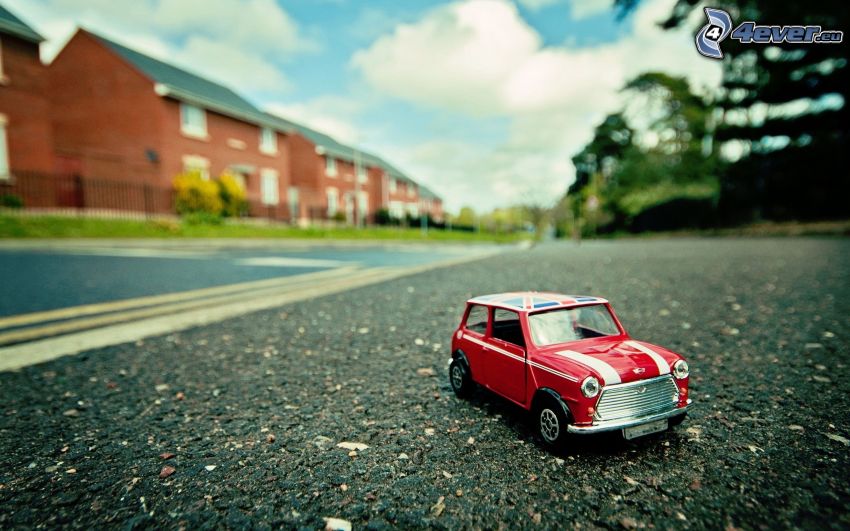 Mini Cooper, hračka, cesta, radové domy