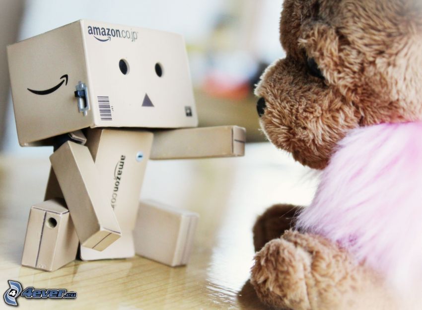 papierový robot, plyšový medvedík