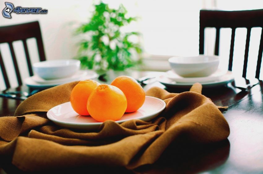 prestretý stôl, pomaranče