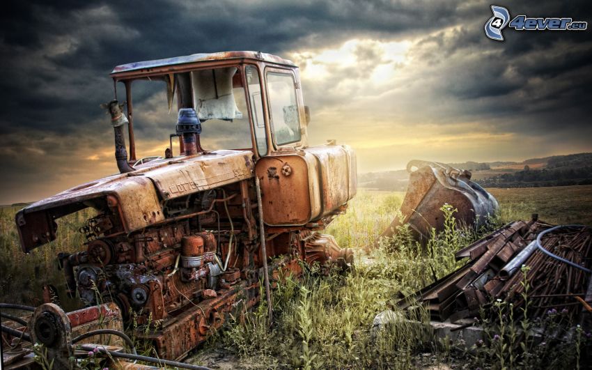 starý opustený traktor, vrak, HDR