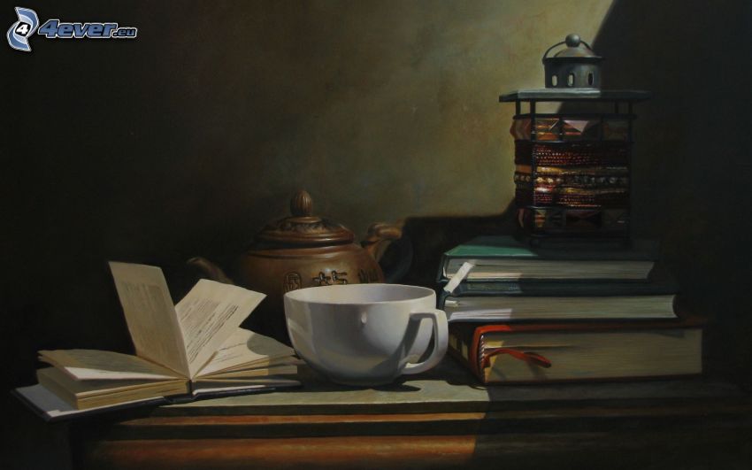 čajník, šálka čaju, knihy, lampáš