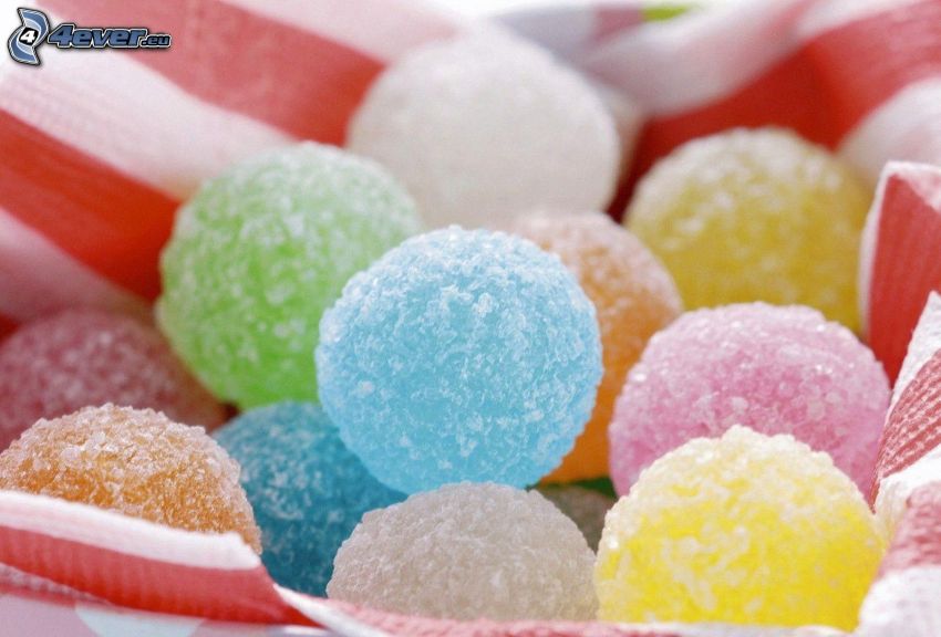 farebné cukríky
