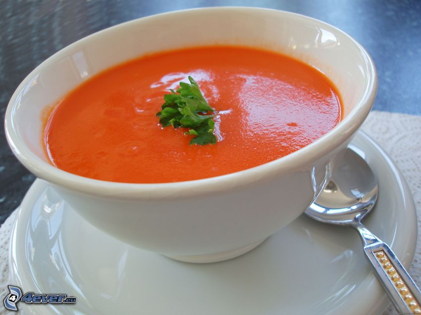 paradajková polievka, miska, lyžica