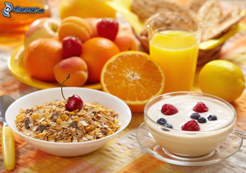 raňajky, müsli, jogurt, pomarančový džús, ovocie, broskyne, jablká
