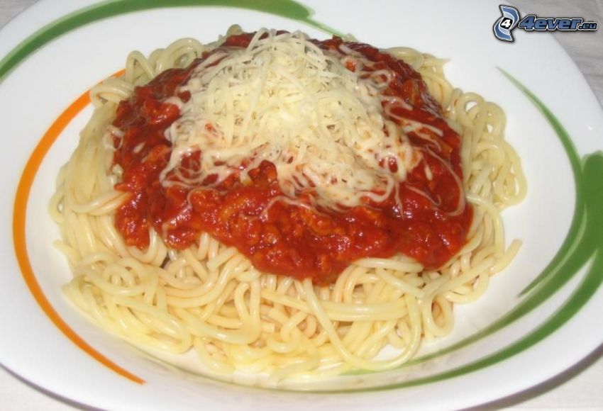 špagety, omáčka, syr