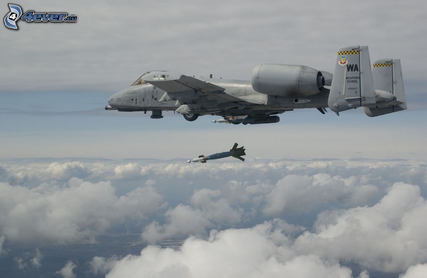 A-10 Thunderbolt II, raketa, nad oblakmi