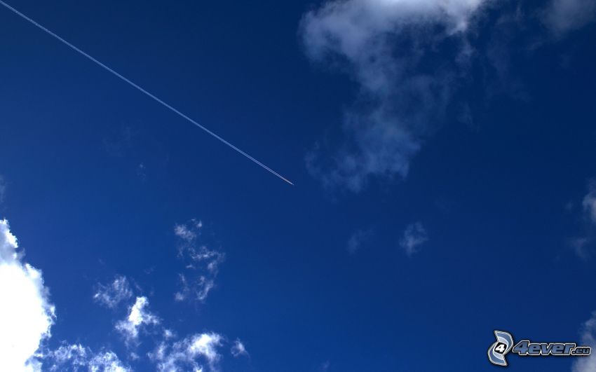 lietadlo, kondenzačné stopy, modrá obloha