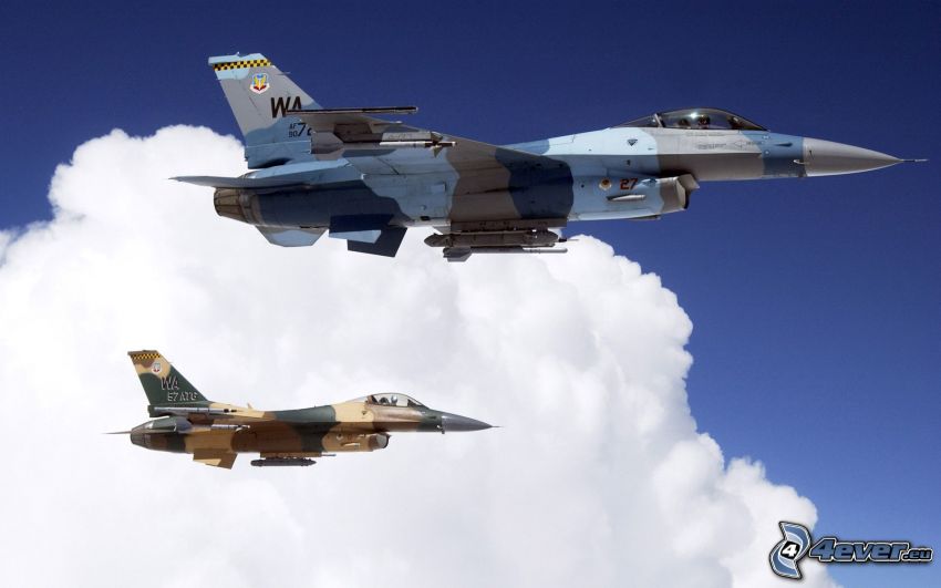 dvojica F-16, oblak