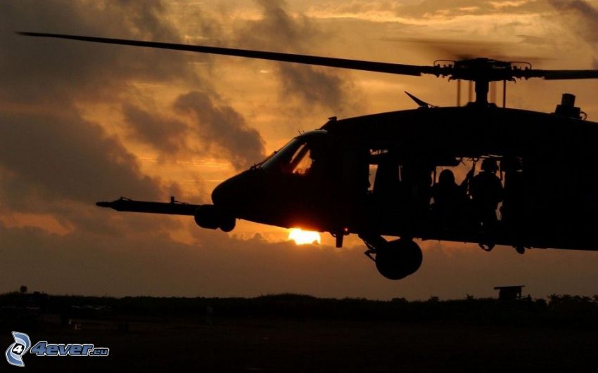 silueta vrtuľníku, vojenský vrtuľník, západ slnka