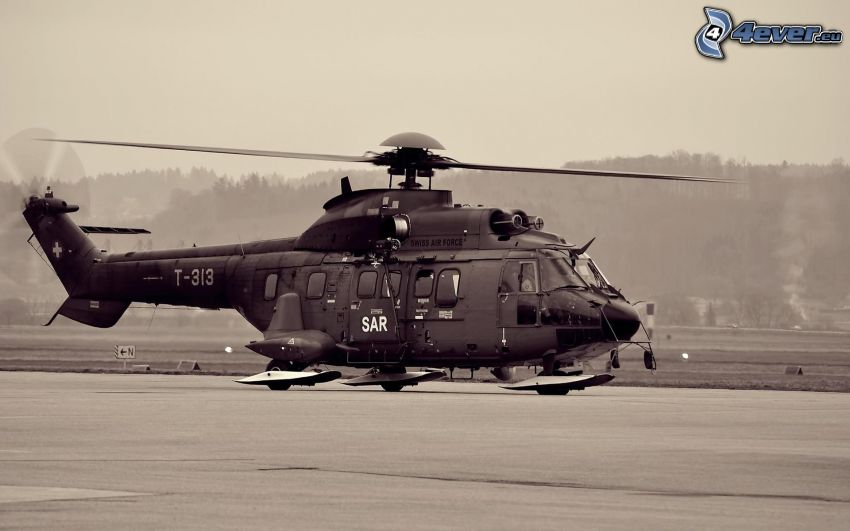vojenský vrtuľník, čiernobiela fotka