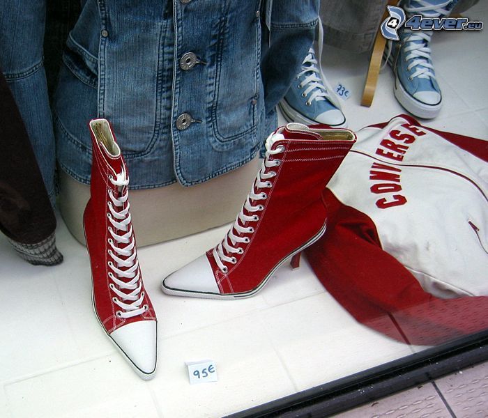 červené tenisky, čižmy, obuv, topánka, opätok, mikina, Converse