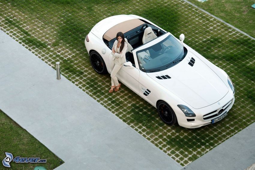 brunetka, Mercedes-Benz SLS AMG, kabriolet