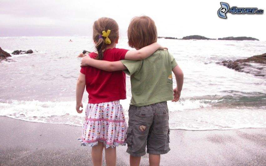 chlapček a dievčatko, priateľstvo, more