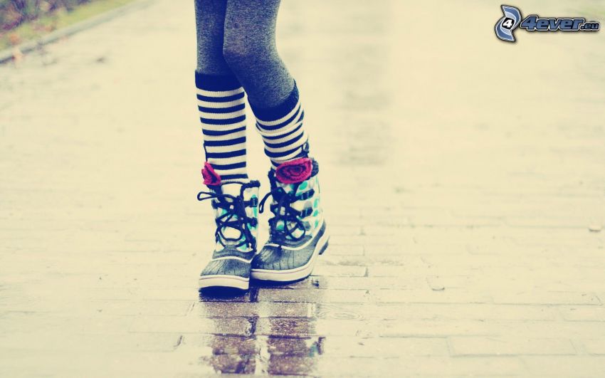 dievčenské nohy, chodník