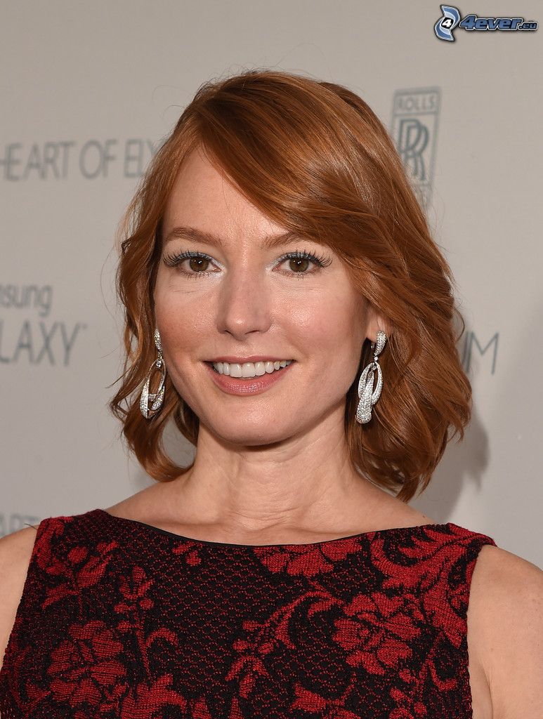 Alicia Witt, úsmev