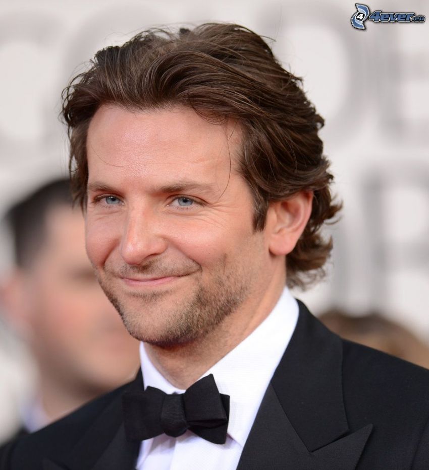 Bradley Cooper, úsmev, oblek, motýlik