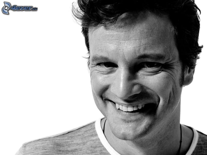 Colin Firth, úsmev, čiernobiela fotka