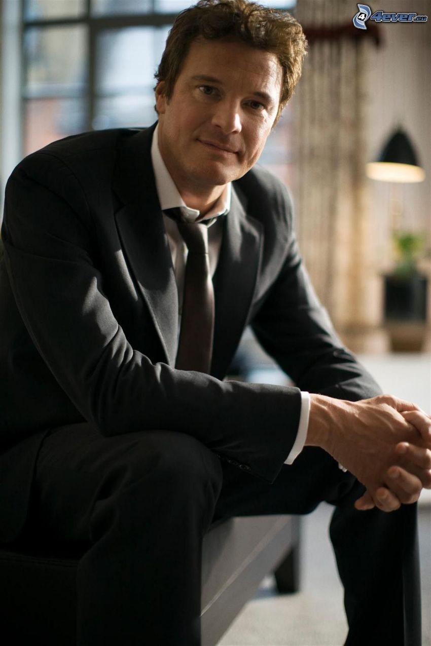 Colin Firth, úsmev, muž v obleku