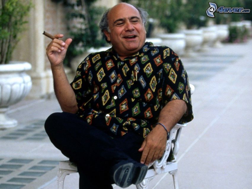 Danny De Vito, cigara