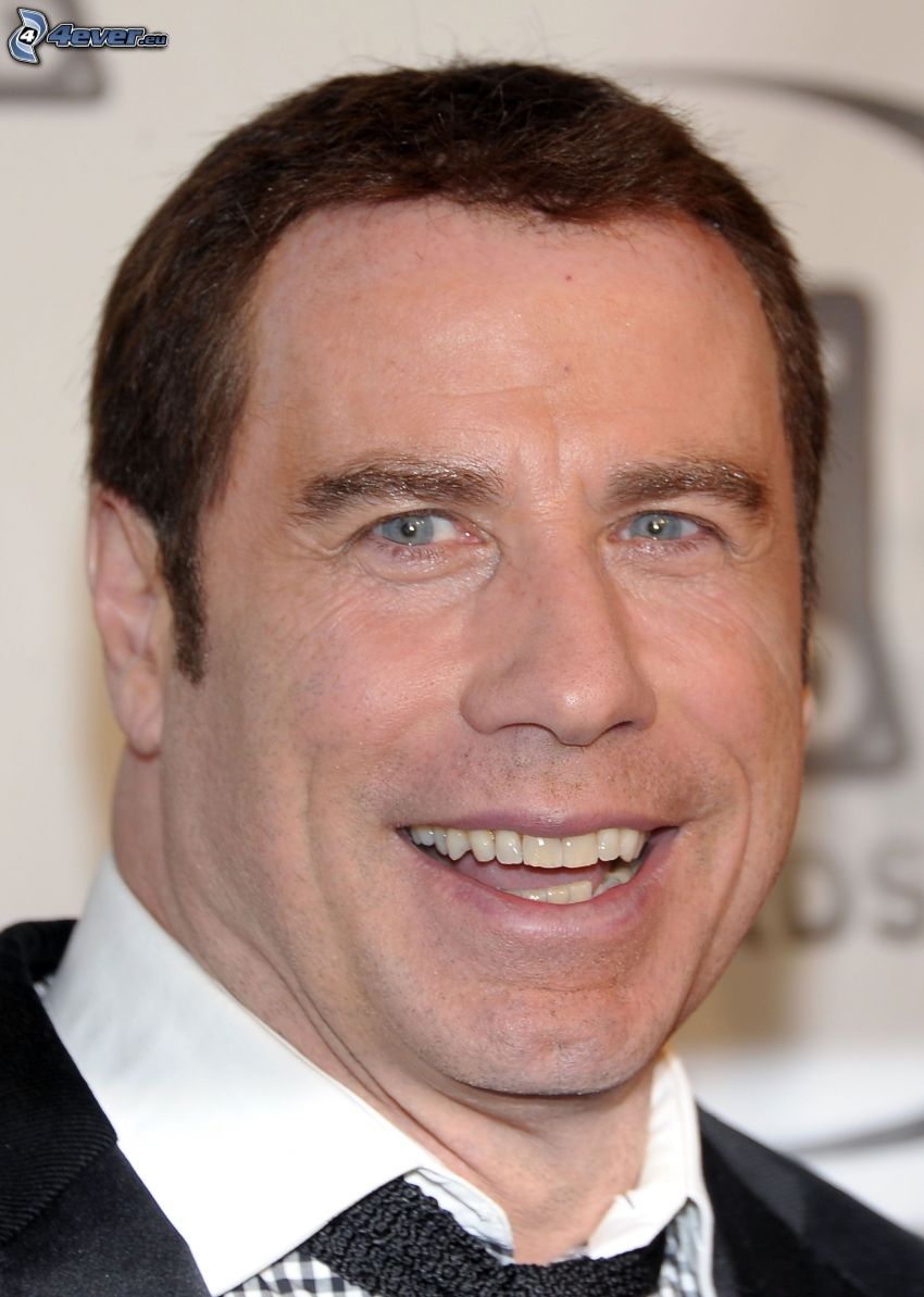 John Travolta, úsmev