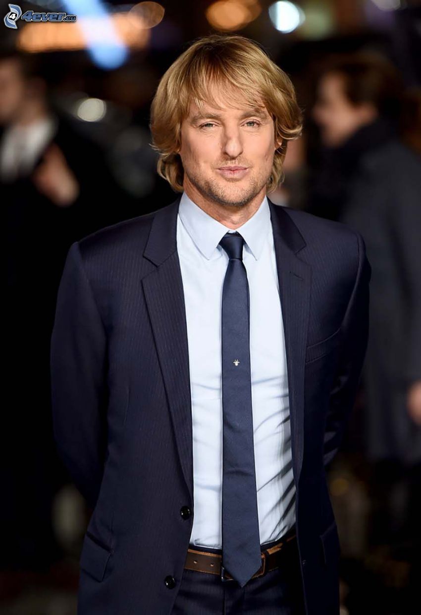 Owen Wilson, muž v obleku