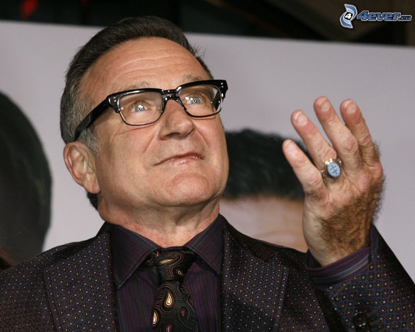 Robin Williams, muž s okuliarmi, muž v obleku