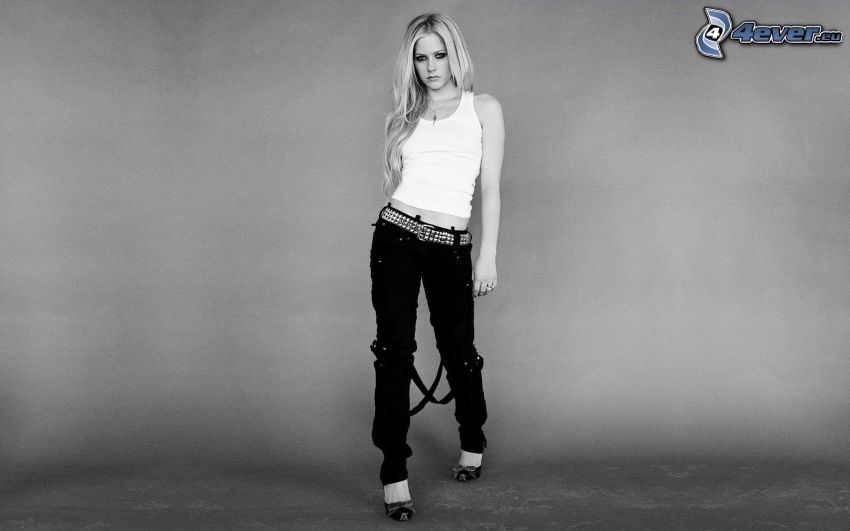 Avril Lavigne, čiernobiela fotka