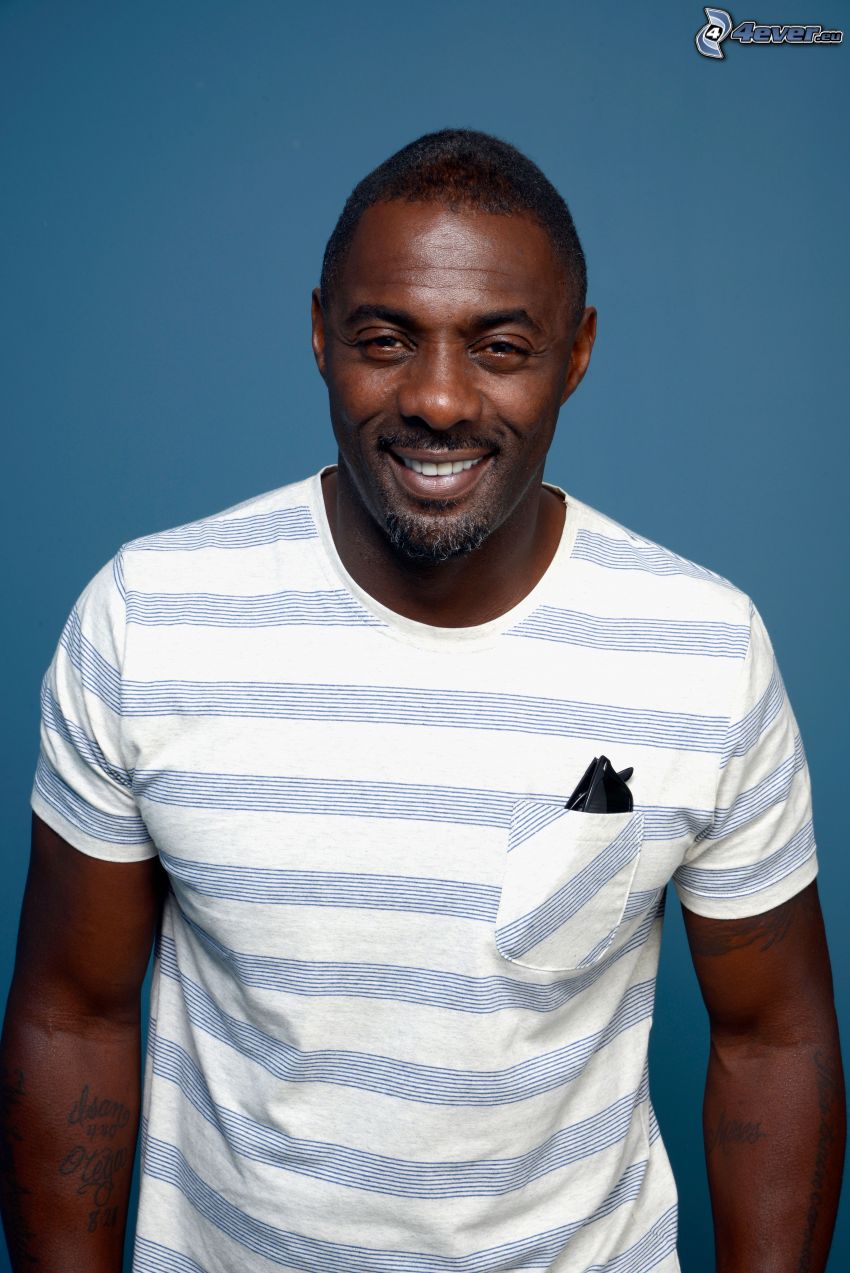 Idris Elba, úsmev