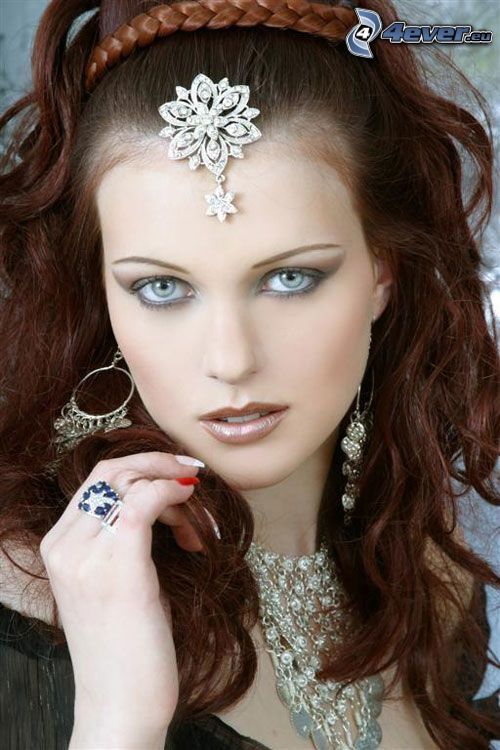 Martina Šindlerová, náušnice, princezná, nechty, náhrdelník, prstene
