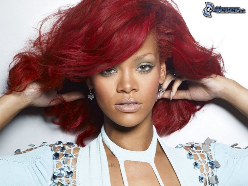 Rihanna, červené vlasy