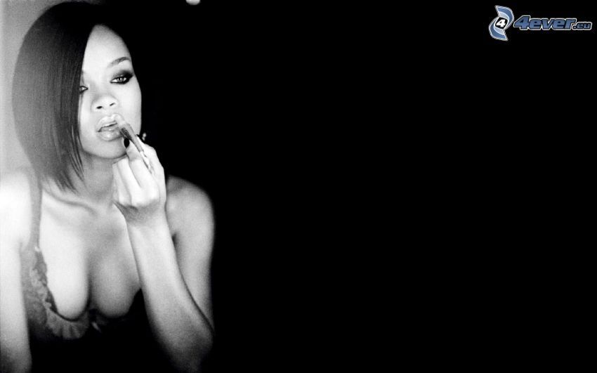 Rihanna, čiernobiela fotka