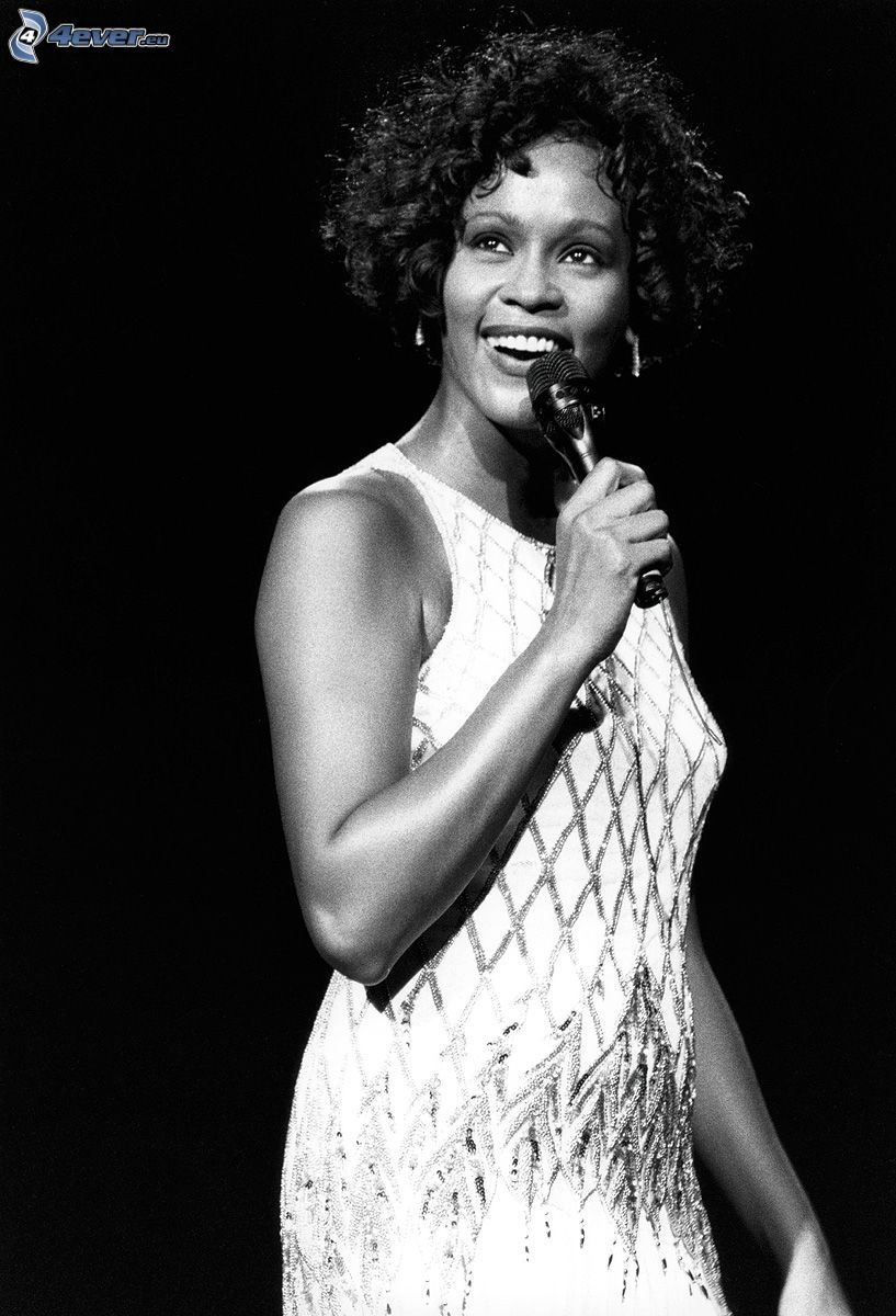 Whitney Houston, čiernobiela fotka, spev