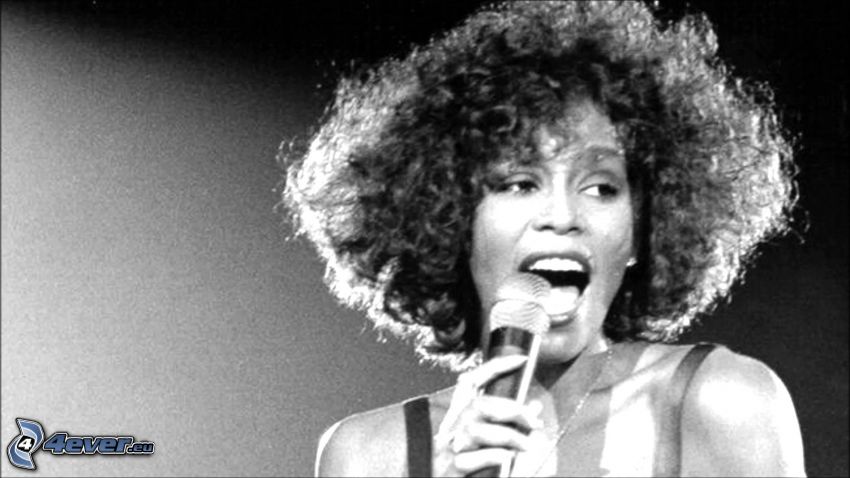 Whitney Houston, čiernobiela fotka, spev