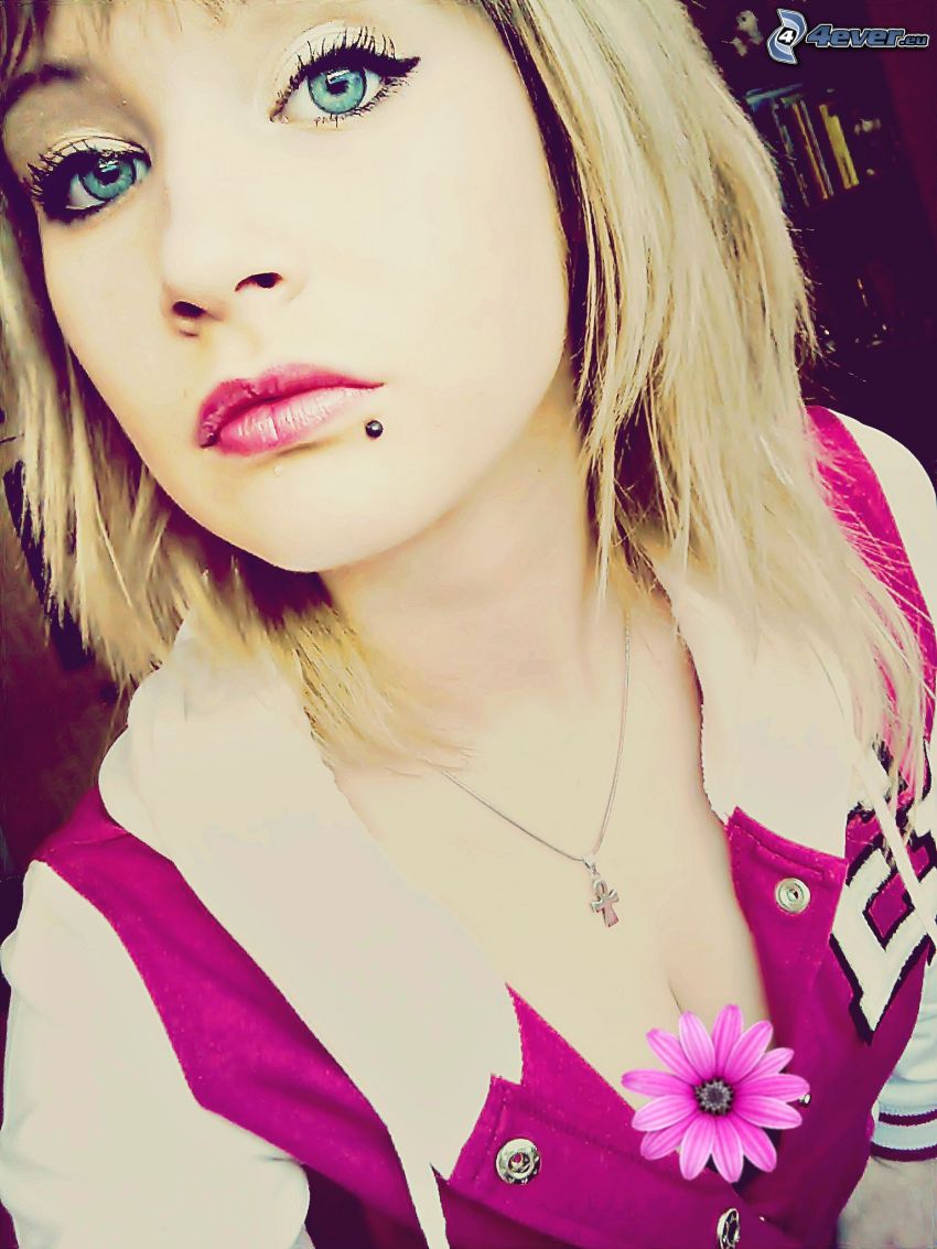 dievča s piercingom, blondínka, kvet