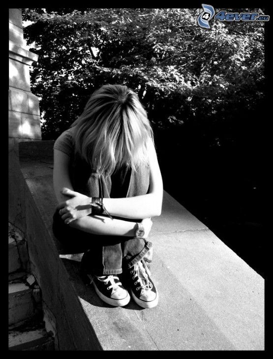 smutné dievča, schody, samota, bolesť