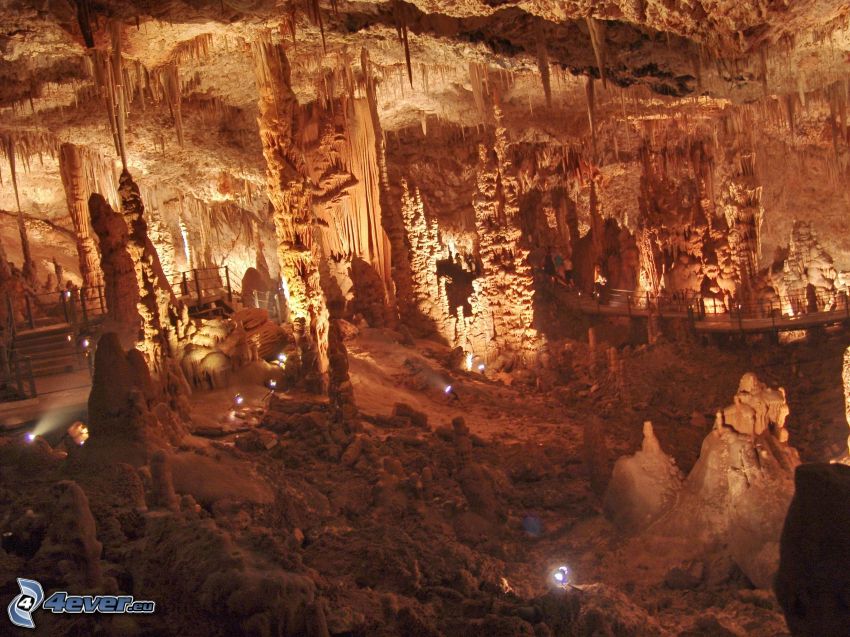 Avshalom, jaskyňa, stalaktity, stalagmity