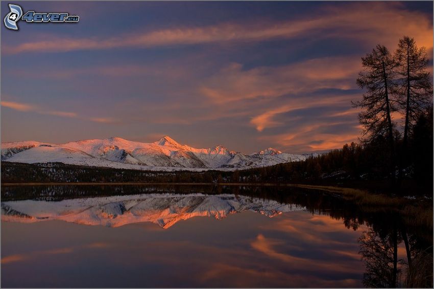 jazero, zasnežené hory, po západe slnka