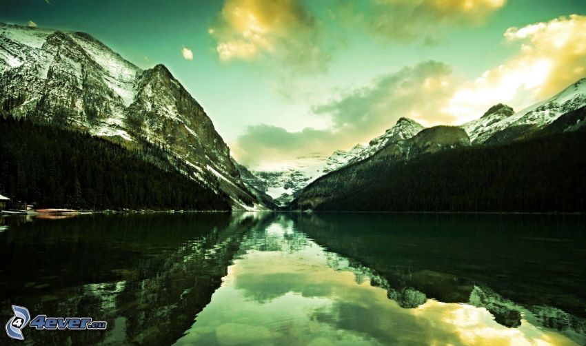 Banff National Park, Alberta, Kanada, zasnežené hory, jazero, odraz