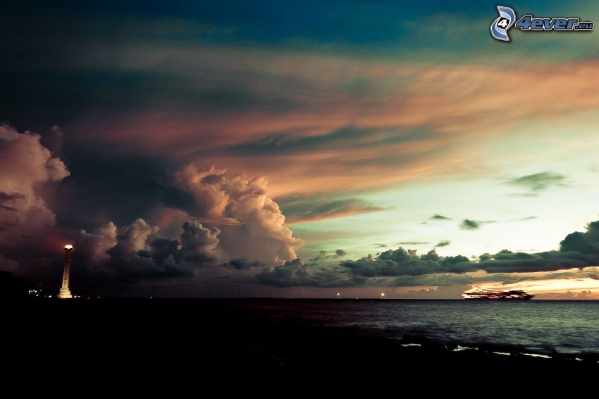 búrkové mraky, západ slnka pri mori, večerná pláž