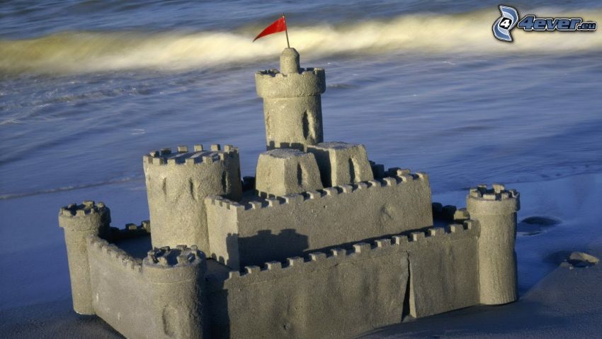hrad z piesku, more