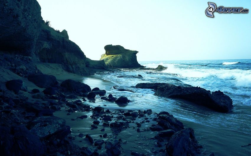 more, kamenné pobrežie