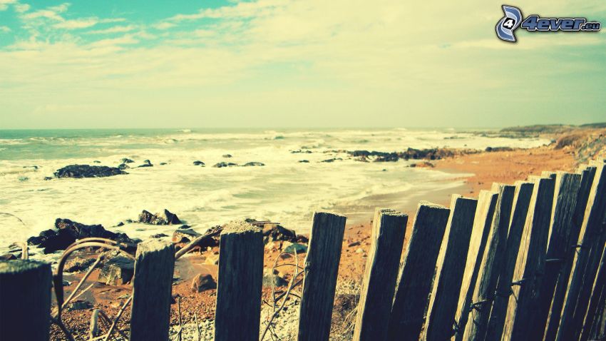 more, pláž, starý drevený plot