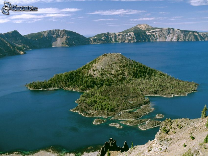 ostrov Wizard, Crater Lake, pohorie, Oregon, USA