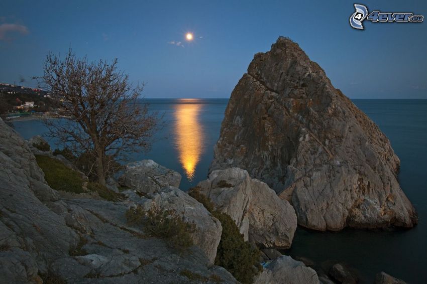 skalnaté pobrežie, more, skala, mesiac