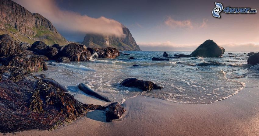 skalnaté pobrežie, skaly v mori