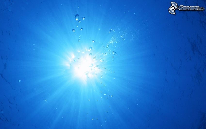 slnečná žiara v mori, bublinky