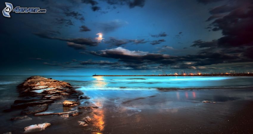 večerné more, mesiac