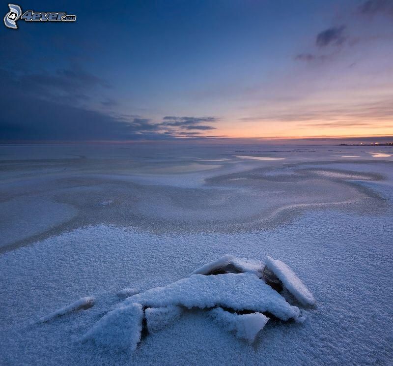 zamrznuté more, po západe slnka