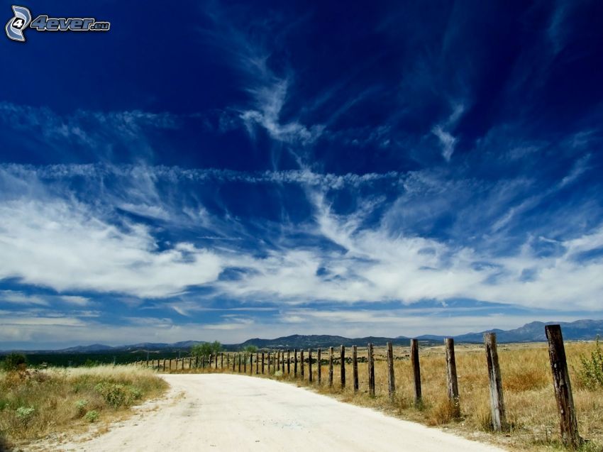 poľná cesta, plot, oblaky