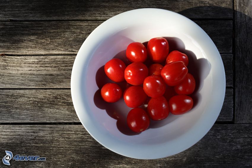 cherry paradajky, stôl